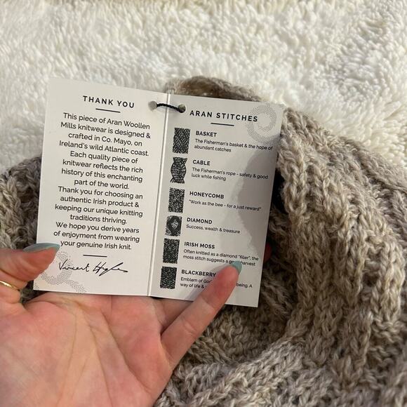 Aran NWT Women's Made in Ireland Pancho 100% New Wool One Size Beige Knit - Picture 7 of 7